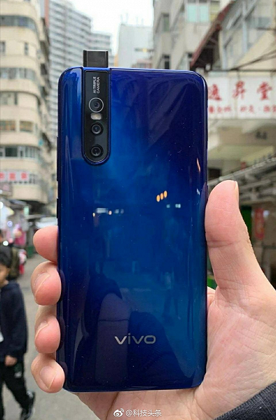 Vivo V15 Pro замечен на реальной фотографии вновь